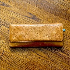 Hobo leather tri-fold wallet magnetic closure